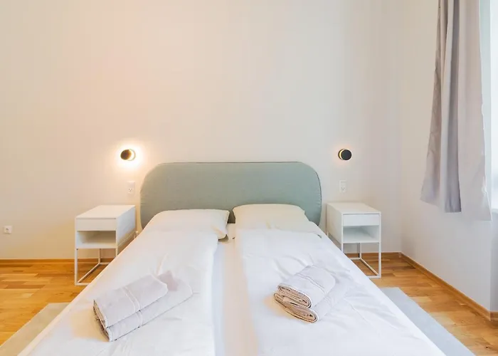 Premium Apartment - Walking Distance To City Center